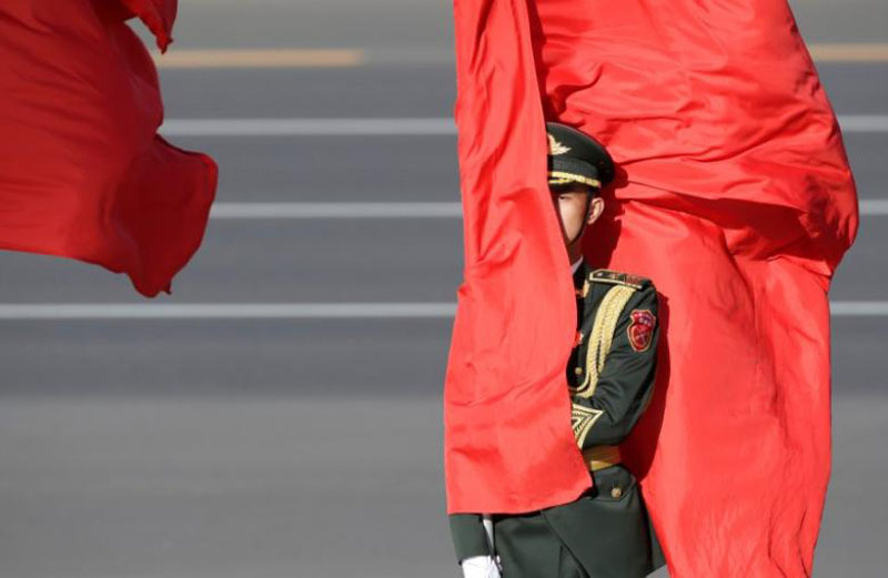 A soldier from honour guards holds a red flag during a welcoming ceremony held for Vietnam's President Tran Dai Quang outside the Great Hall of the People, in Beijing, China on May 11, 2017. Photo: Reuters