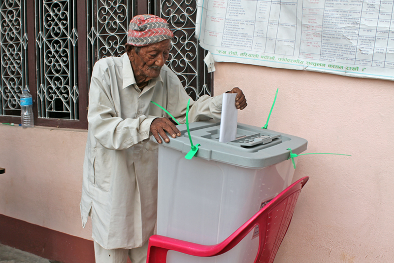 A senior citizen casts his vote at a polling centre in Hetaunda, on Sunday, May 14, 2017. Photo: Prakash Dahal