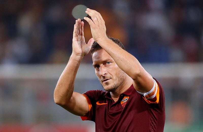 AS Roma's Francesco Totti claps at the end of their Champions League Group E soccer match against CSKA Moskow at the Olympic Stadium in Rome September 17, 2014. Photo: Reuters