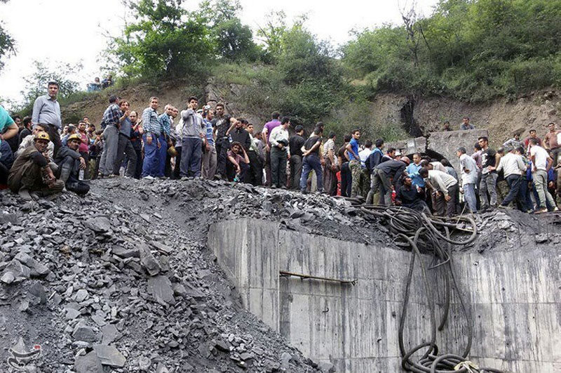 People gather at the site of an explosion in a coal mine in Golestan Province, in northern Iran on May 3, 2017. Photo: Tasnim News Agency via Reuters