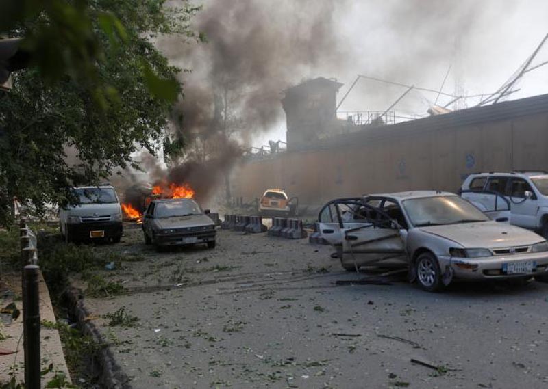 Damaged cars are seen at the site of a blast in Kabul, Afghanistan on May 31, 2017. Photo: Reuters