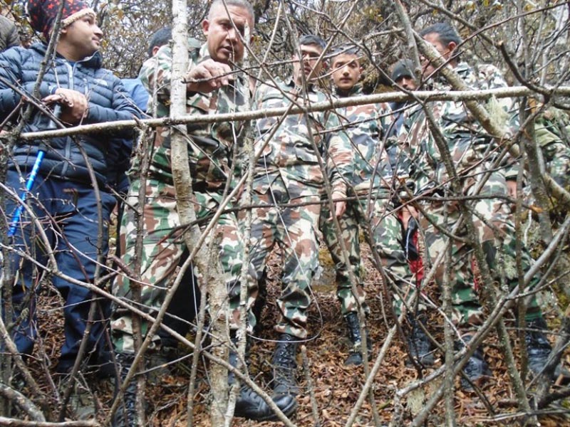 Nepal Army removing snares placed by poachers in Kanchenjunga Conservation Area. Courtsey: Nepal Army Ranavim Battalion Taplejung