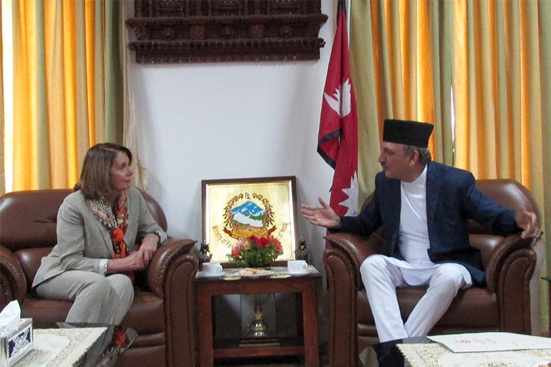 Minister for Foreign Affairs Prakash Sharan Mahat and leader of the Democratic Party in the US House of Representatives and former Speaker Nancy Pelosi at a meeting in Singhaburbar in Kathmandu on May 7, 2017: Photo RSS