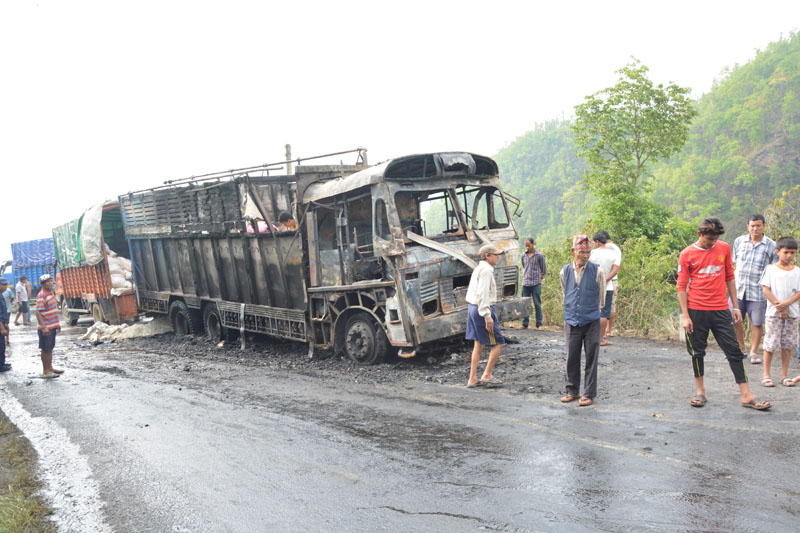 People examine a burnt truck at Belbhanjyang in Bandipur Rural Municipality-1 of Tanahun district on Saturday, May 13, 2017. Photo: Madan Wagle