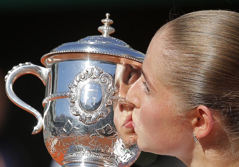 Latvia's Jelena Ostapenko kisses the cup after defeating Romania's Simona Halep in their final match of the French Open tennis tournament at the Roland Garros stadium, in Paris, on Saturday, June 10, 2017. Photo: AP