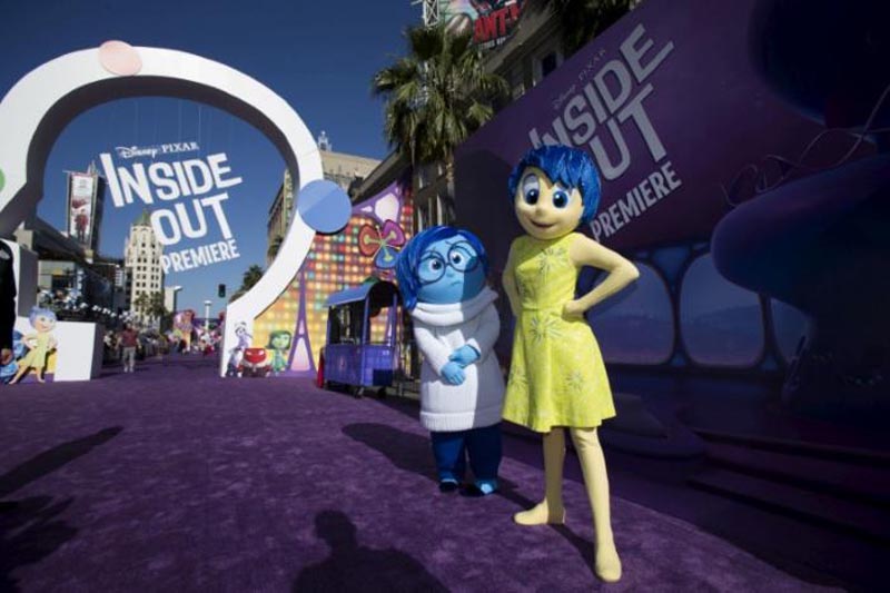 'Joy' and 'Sadness', characters of the animation film 'Inside Out', pose at its premiere at El Capitan theatre in Hollywood, California, US on June 8, 2015. Photo: Reuters/ File