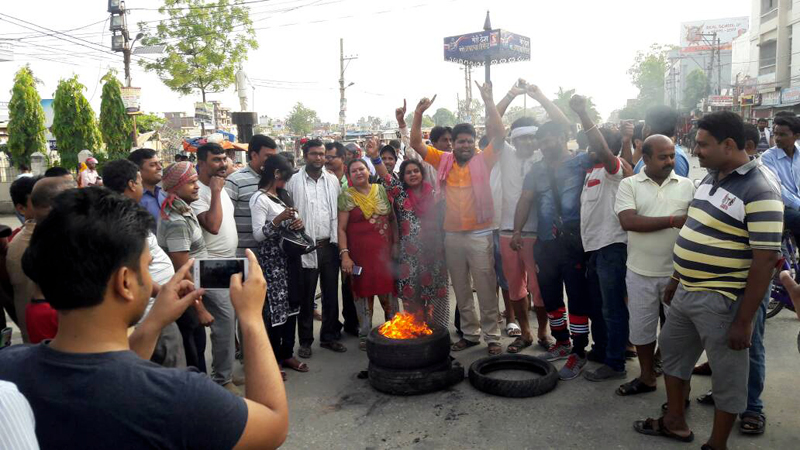 The cadres of Rastriya Janata Party Nepal protest in front of Ghantaghar in Birgunj, as a part of their protest programme on Tuesday, June 13, 2017. Photo: Ram Sarraf