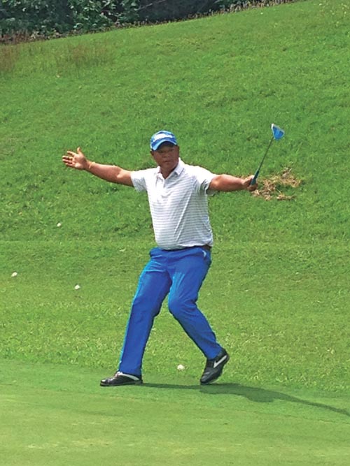 Shivaram Shrestha reacts after missing a birdie putt on the 10th green during the second day of the Surya Nepal Premier Golf Championship at Gokarna on Tuesday. Photo: THT