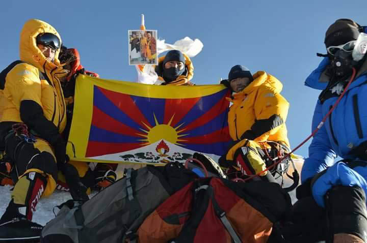 On May 21, climbers seen on top of Mt Everest with Tibetan flag and photo of Dalai Lama. Photo: Kalachakra by His Holiness the Dalai Lama/Facebook