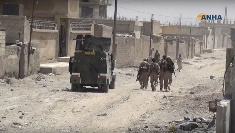 This frame grab from video released Thursday, July 6, 2017 and provided by Hawar News Agency, a Syrian Kurdish activist-run media group, shows US-backed Syrian Democratic Forces (SDF) fighters in the eastern side of Raqqa, Syria. Photo: AP