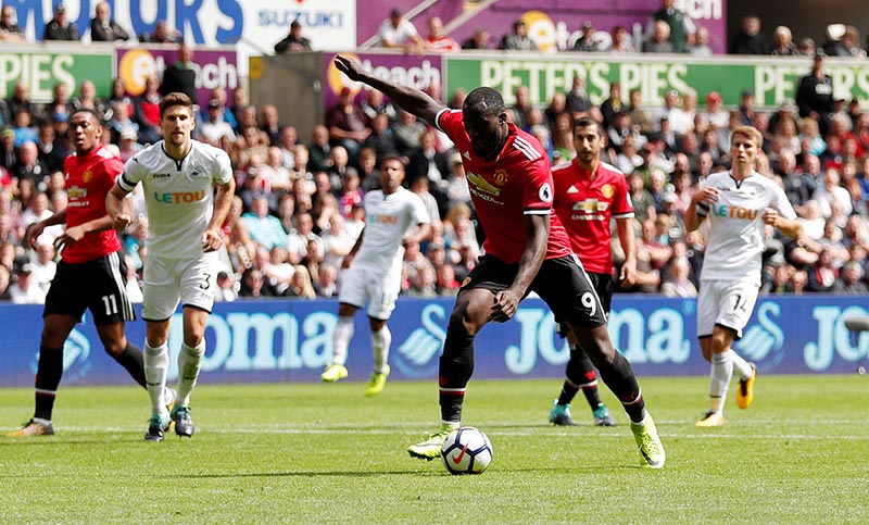 Manchester United's Romelu Lukaku scores their second goal. Photo: Reuters