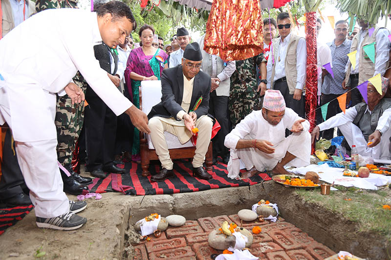 PM Deuba lays a foundation stone of 4-lane bridge over Mahakali River in Kanchanpur district, on Thursday, August 31, 2017. Photo: RSS