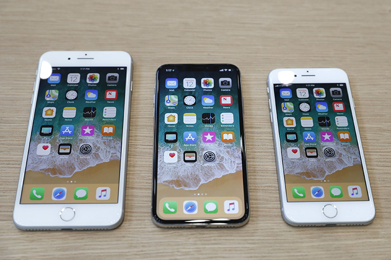 (left-right) iPhone 8 Plus, iPhone X and iPhone 8 models are displayed during an Apple launch event in Cupertino, California, US, on September 12, 2017. Photo: Reuters
