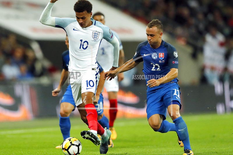 England's Dele Alli, left, and Slovakia's Stanislav Lobotka, right, challenge for the ball during the World Cup Group F qualifying soccer match between England and Slovakia at the Wembley stadium in London, Great Britain, Monday, Sept. 4, 2017. Photo: AP