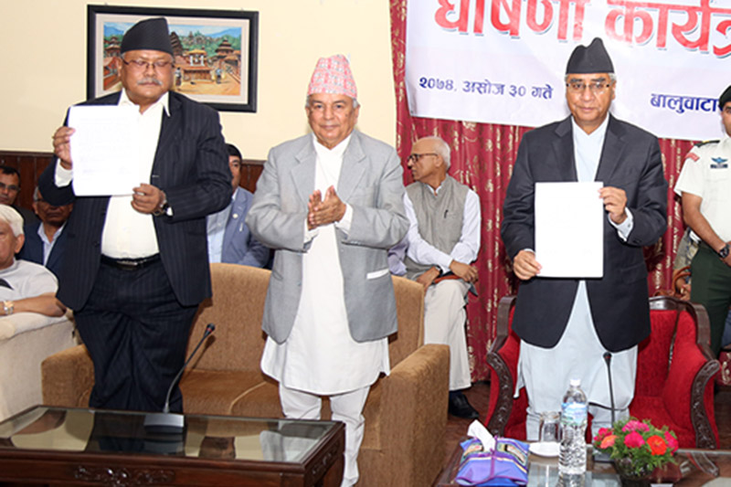 NC President Sher Bahadur Deuba (right) and Democratic Forum Nepal Chairman Bijay Kumar Gachchhadar (left) shows agreement letter after unification at PM's Official resident in Baluwatar, Kathmandu, on Monday, October 16, 2017. Photo: RSS