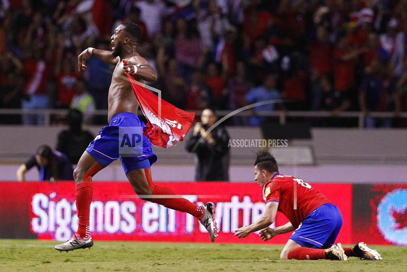 Costa Rica's Kendall Waston, left, celebrates after scoring his team's equalizer against Honduras during a World Cup qualifying soccer match at the National Stadium in San Jose, Costa Rica, Saturday, Oct 7, 2017. Photo: AP