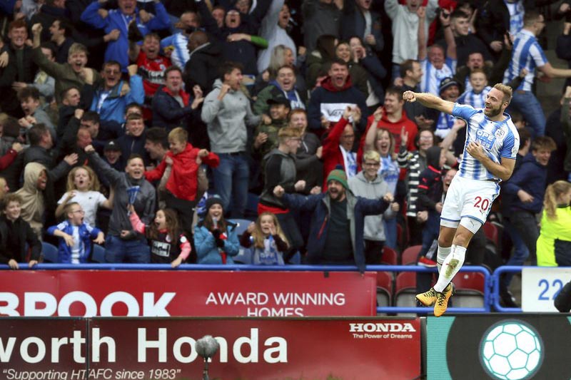 Huddersfield Townu2019s Laurent Depoitre celebrates scoring his sideu2019s second goal of the game during the English Premier League soccer match between Huddersfield Town and Manchester United at the John Smithu2019s stadium in Huddersfield, England, on Saturday, October 21, 2017. Photo: Nigel French/PA via AP