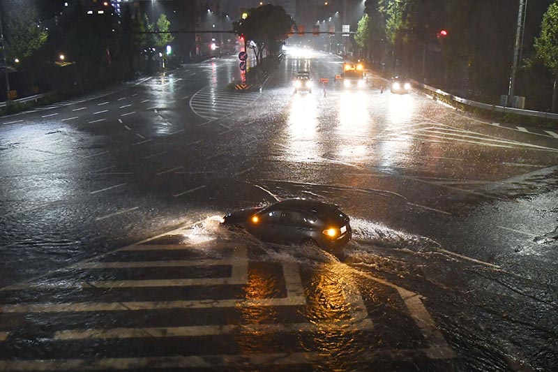 Water-covered road caused by heavy rains by Typhoon Lan is seen in Nagoya, Japan, on October 22, 2017. Photo: Kyodo via Reuters