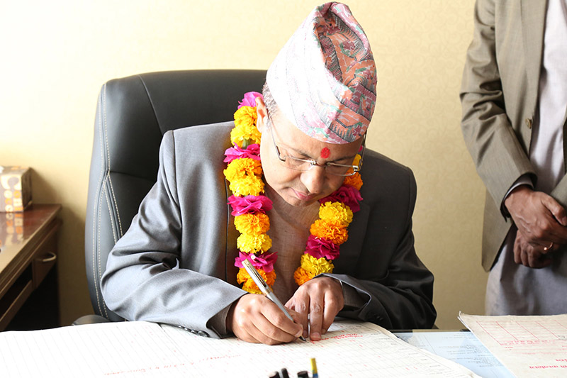 Newly appointed Chief Secretary of Nepal Lok Darshan Regmi assuming office in Singha Durbar, Kathmandu, on Wednesday, October 25, 2017. Photo: RSS