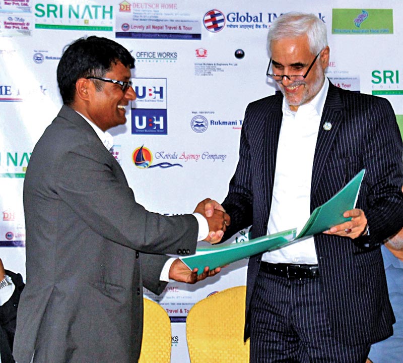 NJSA President Surendra Manandhar and IJSF President Mohsen Mehralizadeh (right) exchanging the MoU during a signing programme in Kathmandu on Thursday. Photo: THT