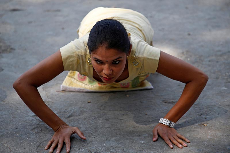 A woman does push-ups during the selection round to recruit temporary police personnel for the upcoming legislative elections, in Kathmandu, Nepal, on October 24, 2017. Photo: Reuters