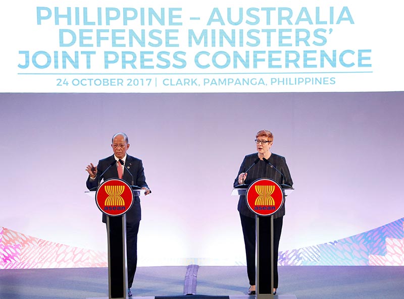 Australian Senator and Defence Minister Marise Ann Payne answers questions from the media with Philippine Defence Secretary Delfin Lorenzana (left) on the sidelines of the Association of Southeast Asian Nations (ASEAN) Defense Ministers' meeting at Clark Field, Angeles City in Pampanga province, north of Manila, Philippines, on October 24, 2017. Photo: Reuters