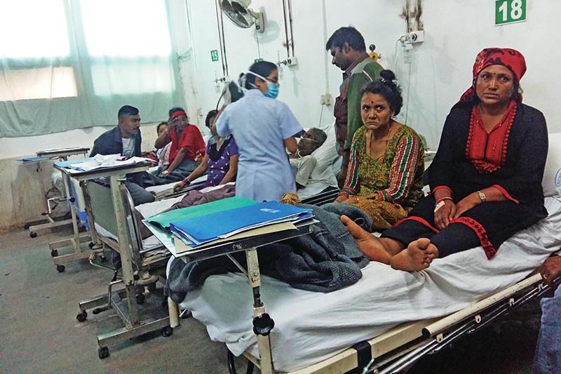 Patients receiving treatment at the emergency ward of Shahid Gangalal National Heart Centre, in Kathmandu, on Sunday, October 8, 2017. Photo: THT