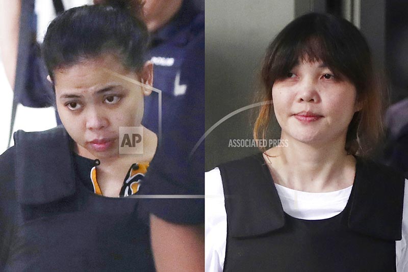 In this combination of photos, Indonesian Siti Aisyah, left, and Vietnamese Doan Thi Huong, right, are escorted by police as they leave their court hearing at Shah Alam court house in Shah Alam, outside Kuala Lumpur, Malaysia, Monday, Oct. 2, 2017. Photo: AP