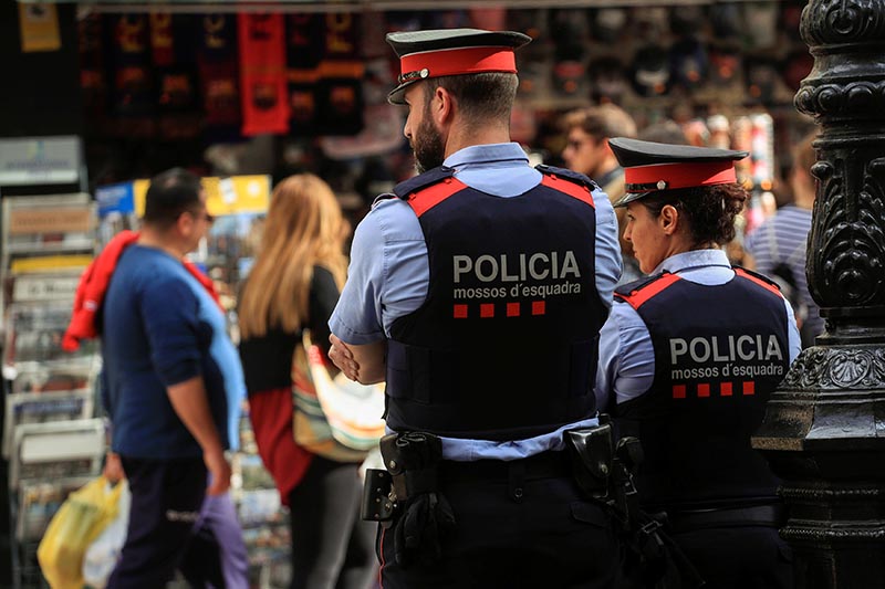 Mossos d'Esquadra, Catalan regional police officers, patrol along La Rambla street the day after the Catalan regional parliament declared independence from Spain in Barcelona, Spain, on October 28, 2017. Photo: Reuters