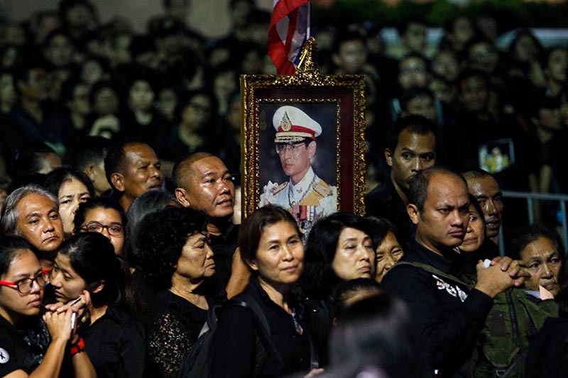 Mourners queue as they attend the Royal Cremation ceremony of Thailand's late King Bhumibol Adulyadej near the Grand Palace in Bangkok, Thailand, on October 25, 2017. Photo: Reuters