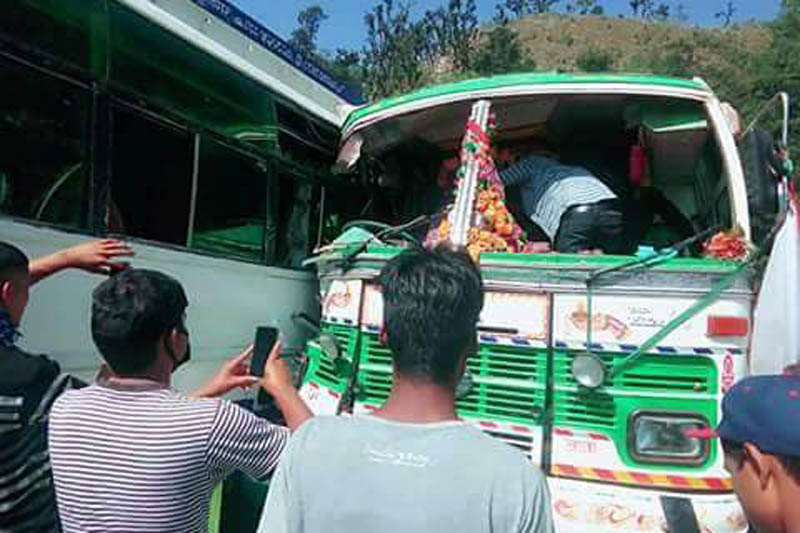 People take pictures of two buses that collided in Doti, on Tuesday, October 17, 2017. Photo: Baburam Shrestha