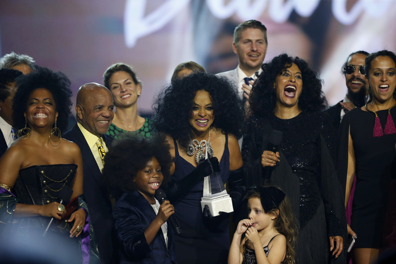 2017 American Music Awards Show, Los Angeles, California, US. Singer Diana Ross (C) is accompanied by her family members as she receives the Lifetime Achievement Award. Photo: Reuters