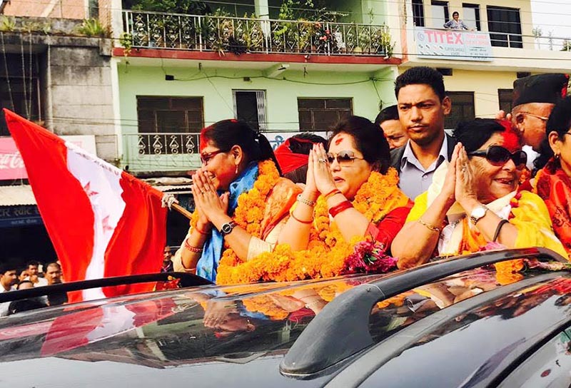 Arzu Deuba (centre) heading towards the office of chief returning officer to file her nomination for parliamentary election for Constituency No 5, in Kailali, on Thursday, November 2, 2017. Photo:THT
