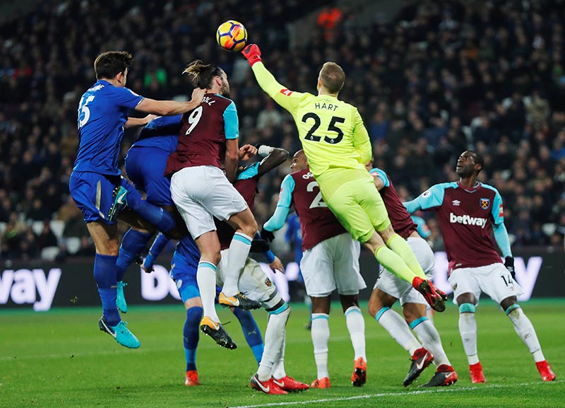 West Ham United's Joe Hart punches the ball during the  Premier League match between West Ham United and Leicester City, at London Stadium, in London, Britain, on  November 24, 2017. Photo: Reuters