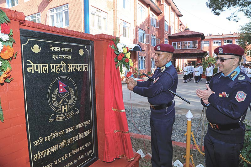 Inspector General of Nepal Police Prakash Aryal (left) inaugurating a function held to open Nepal Police Hospital to the general public, in Kathmandu, on Sunday, November 12, 2017. Photo: THT