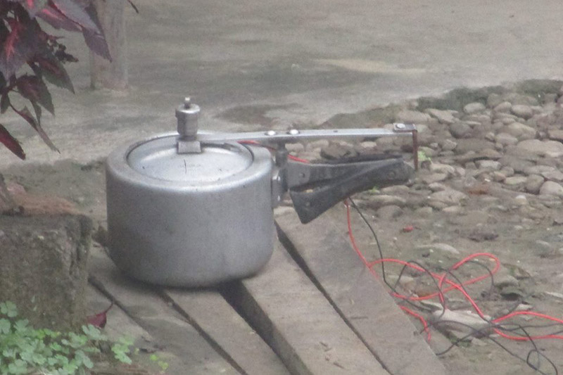 A pressure cooker bomb found at the office of Nepali Congress' election publicity office in Nawalpur, on Friday, November 24, 2017. Photo: Shreeram Sigdel