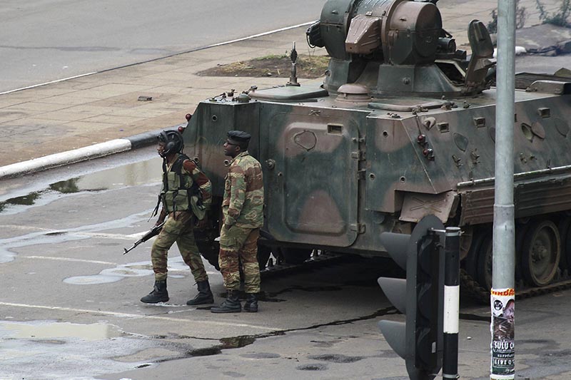 A military tank is seen with armed soldiers on the road leading to President Robert Mugabe's office in Harare, Zimbabwe, on Wednesday, November 15, 2017. Photo: AP