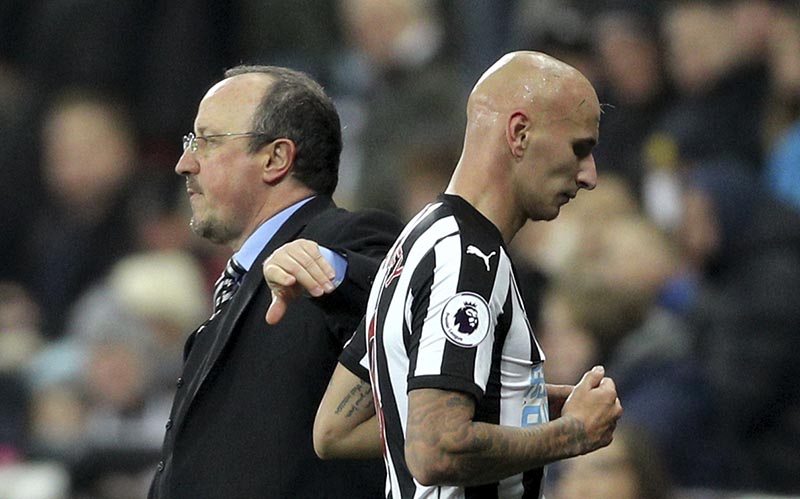 Newcastle United's Jonjo Shelvey (right), walks off after receiving a red card for a second bookable offence, with Newcastle United manager Rafael Benitez (left), during the game against Everton during their English Premier League soccer match at St James' Park in Newcastle, England, Wednesday Dec. 13, 2017. Photo: Owen Humphreys/PA via AP