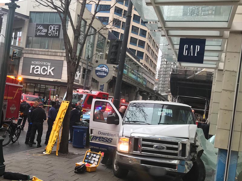 Rescue personnel attend the scene where a van mounted a sidewalk outside a GAP store in downtown Seattle, Washington, US on December 28, 2017. Photo: Reuters