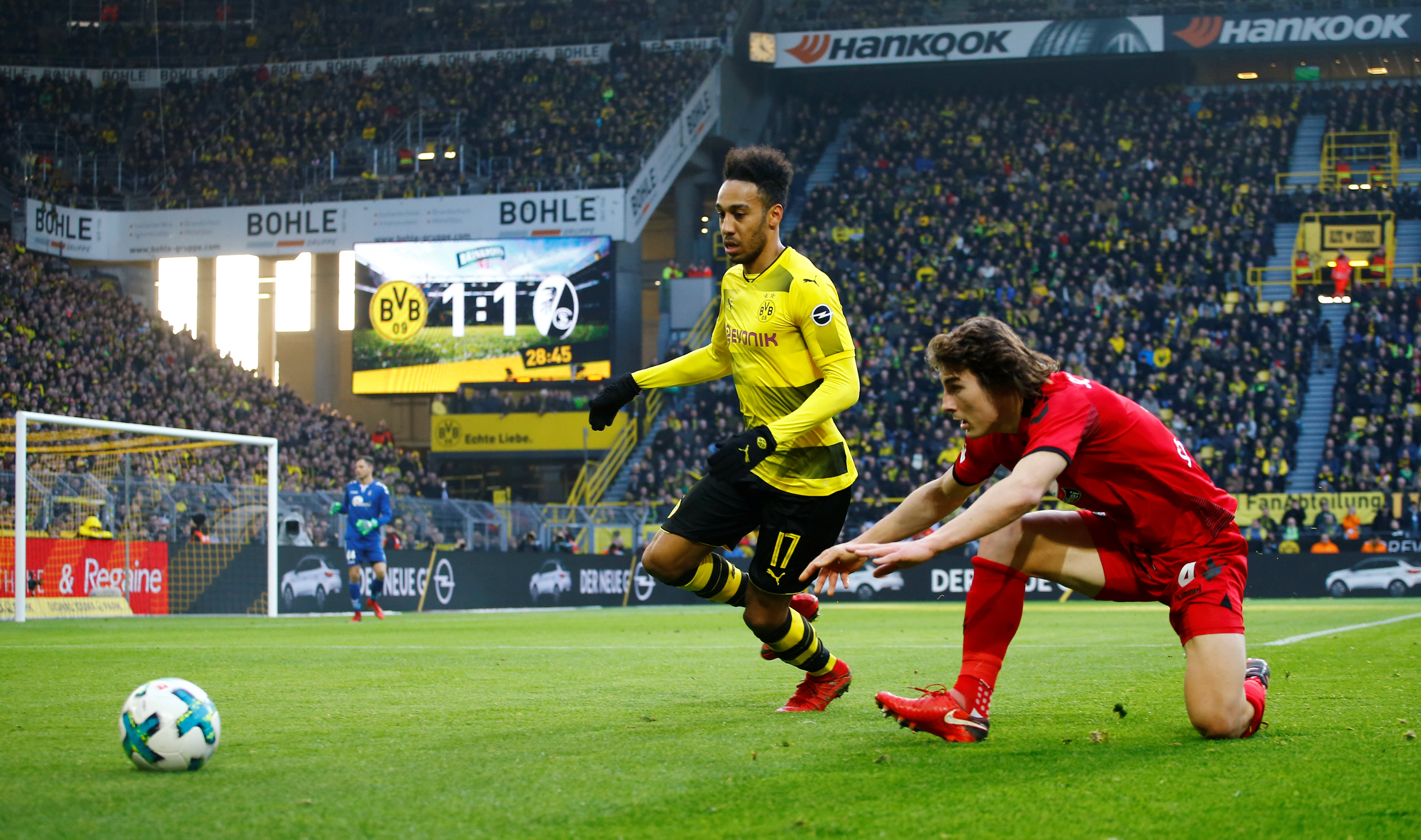 Soccer Football - Bundesliga - Borussia Dortmund vs SC Freiburg - Signal Iduna Park, Dortmund, Germany - January 27, 2018   Borussia Dortmundu2019s Pierre-Emerick Aubameyang in action with SC Freiburgu2019s Caglar Soyuncu     REUTERS/Leon Kuegeler    DFL RULES TO LIMIT THE ONLINE USAGE DURING MATCH TIME TO 15 PICTURES PER GAME. IMAGE SEQUENCES TO SIMULATE VIDEO IS NOT ALLOWED AT ANY TIME. FOR FURTHER QUERIES PLEASE CONTACT DFL DIRECTLY AT + 49 69 650050