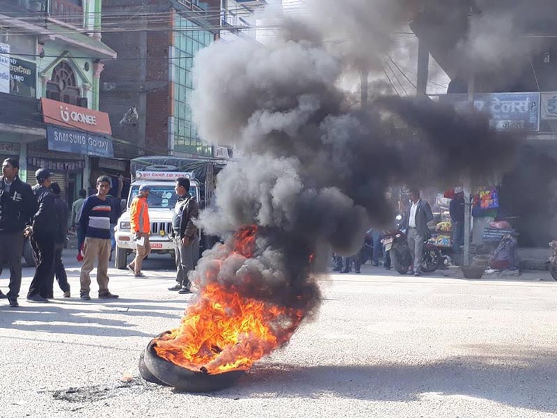 Bandh enforcers burning a tyre on a busy road, demanding that Dang be made the capital of Province 5, in Ghorahi, Dang, on Wednesday, January 17, 2018. Photo: THT
