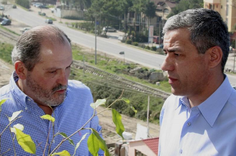 FILE-Head of Kosovo Serb delegation Oliver Ivanovic (R) speaks with Veton Surroi, member of the Kosovo Albanians delegation and leader of 'ORA' movement in Kosovo in Durres, Albania, some 40 km (25 miles) from Tirana, March 27, 2006. Photo: Reuters