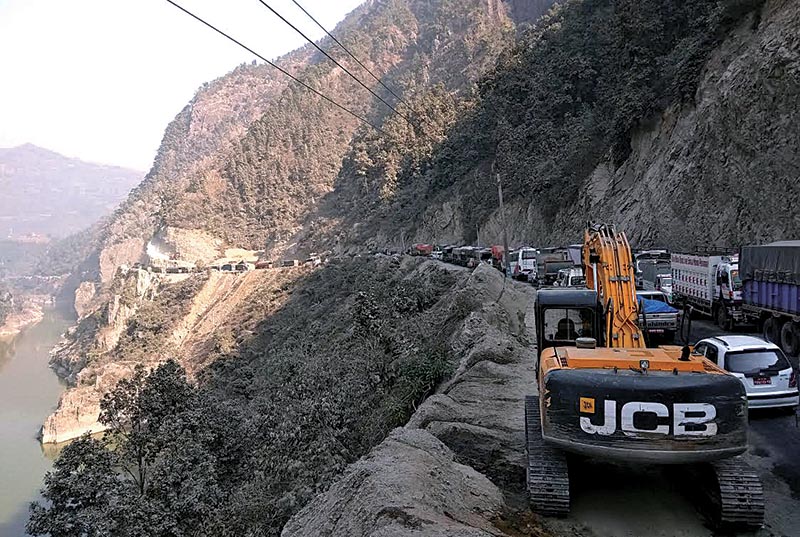 Vehicles stuck in a traffic jam along the Narayangadh-Mugling stretch at Bahrakilo due to the ongoing road expansion work, in Chitwan, on Saturday. Photo: THT