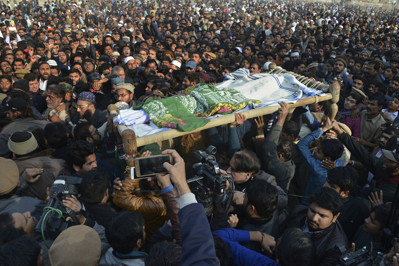 People attend a funeral of a Pakistani girl who was raped and killed, in Kasur, Pakistan, Wednesday, January 10, 2018. Pakistani police said a mob angered over the recent rape and murder of an 8-year-old girl has attacked a police station in eastern Punjab province, triggering clashes that left at least two people dead and several injured. Photo: AP