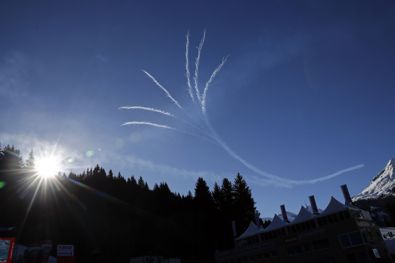 Members of the Swiss aerobatic team Patrouille Suisse fly in formation over the men's Alpine Skiing World Cup downhill race in Wengen, Switzerland January 13, 2018. Photo: Reuters