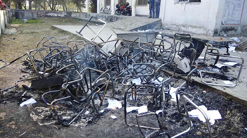 Furniture set ablaze after a clash between locals of Bishrampur and security personnel over the decision to shift the office of Brindaban Municipality, in Rautahat, on Wednesday, February 14, 2018. Photo: THT