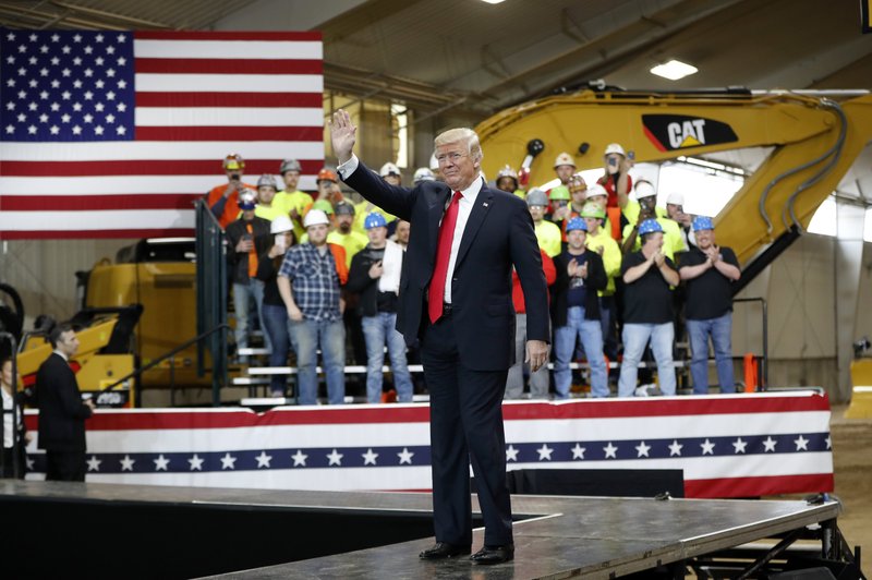 President Donald Trump waves as he is introduced to speak at Local 18 Richfield Training Facility, Thursday, March 29, 2018, in Richfield, Ohio. Photo: APn