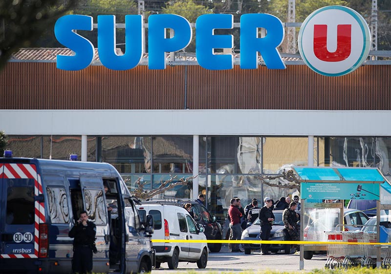 A general view shows gendarmes and police officers at a supermarket after a hostage situation in Trebes, France, on March 23, 2018. Photo: Reuters