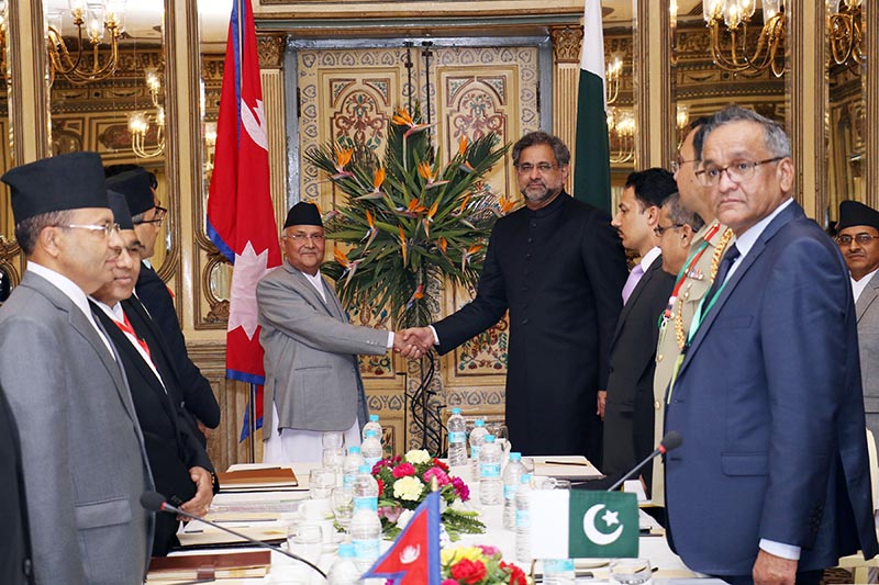 Prime Minister KP Sharma Oli shakes hand with Prime of Minister of the Islamic Republic of Pakistan Shahid Khaqan Abbasi (centre right) over a  dinner reception held in his honour in Kathmandu, on Monday, March 5, 2018. The Pakistani PM is on two-day official visit to Nepal. Photo: RSS
