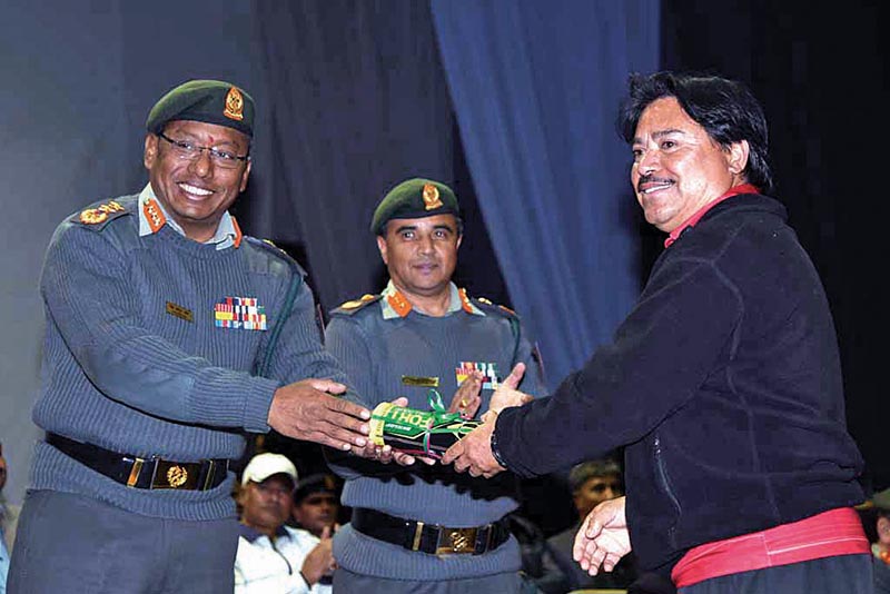 Nepal APF IG Singha Bahadur Shrestha handing over balls to tennis coach  Surya Bhushan Bajracharya during the opening ceremony on Sunday. Photo: THT